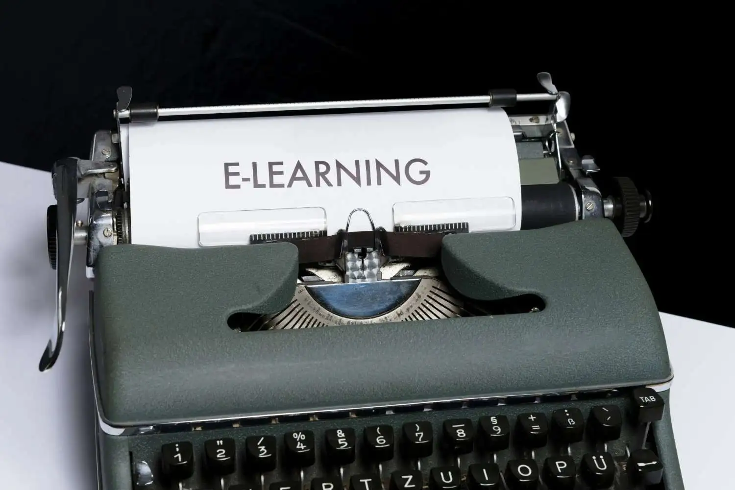 Online Course Localization: A Complete Guide to E-Learning Translation Services